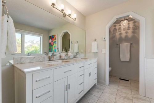 37 Douglasview Circle Se, Calgary, AB 