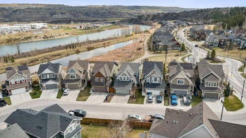 14 Riviera View, Cochrane, AB 