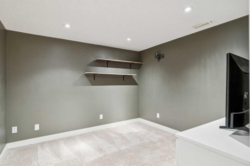 63 Hogarth Crescent Sw, Calgary, AB 