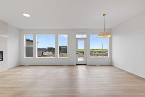 138 Corner Glen Square Ne, Calgary, AB 