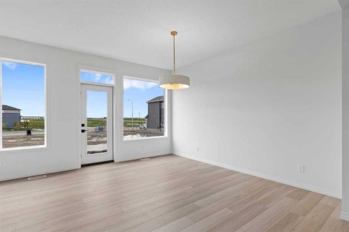 138 Corner Glen Square Ne, Calgary, AB 