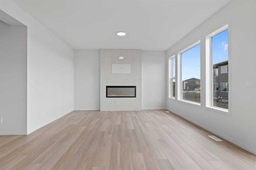 138 Corner Glen Square Ne, Calgary, AB 