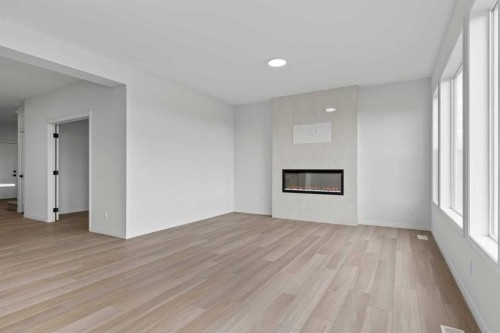138 Corner Glen Square Ne, Calgary, AB 