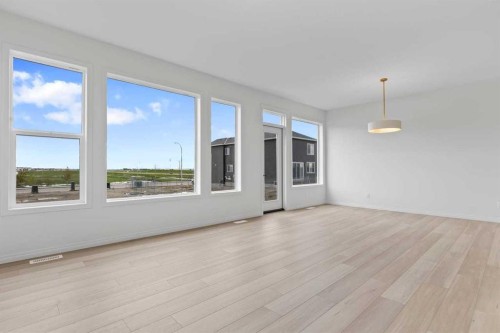 138 Corner Glen Square Ne, Calgary, AB 