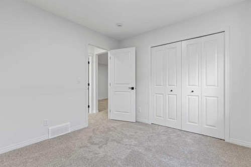 138 Corner Glen Square Ne, Calgary, AB 