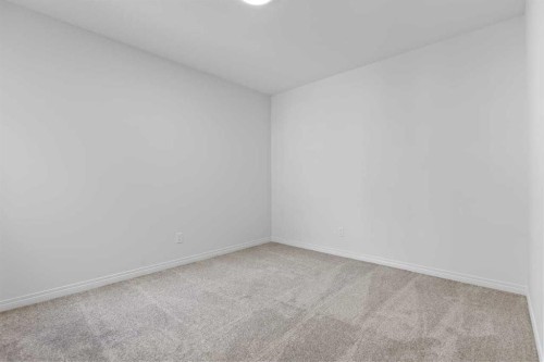 138 Corner Glen Square Ne, Calgary, AB 