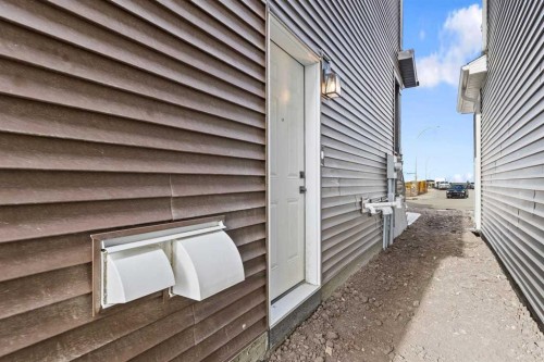 138 Corner Glen Square Ne, Calgary, AB 
