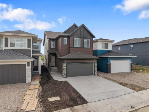 138 Corner Glen Square Ne, Calgary, AB 