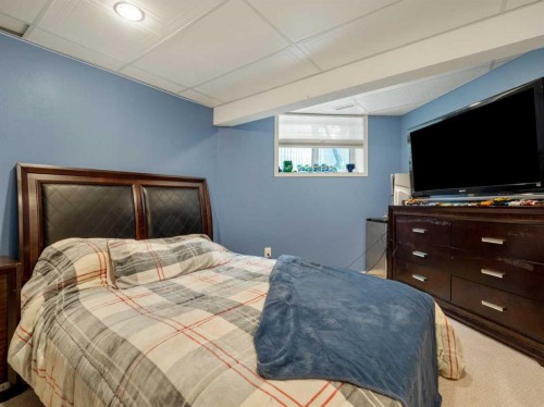 123 Stoney Crescent West, Lethbridge, AB - Indoor Photo Showing Bedroom