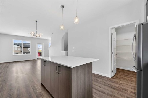 8 Hotchkiss Parade Se, Calgary, AB 