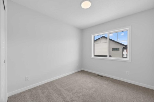 8 Hotchkiss Parade Se, Calgary, AB 