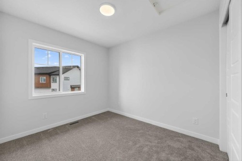 8 Hotchkiss Parade Se, Calgary, AB 