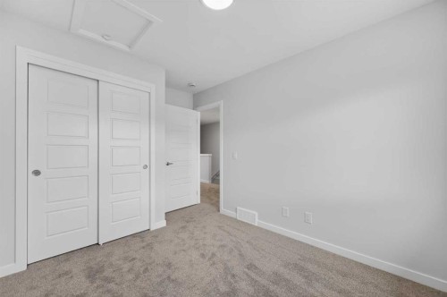 8 Hotchkiss Parade Se, Calgary, AB 