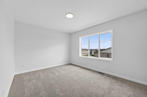 8 Hotchkiss Parade Se, Calgary, AB 