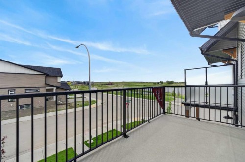8 Hotchkiss Parade Se, Calgary, AB 