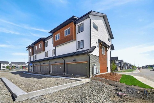 8 Hotchkiss Parade Se, Calgary, AB 