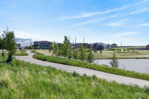 8 Hotchkiss Parade Se, Calgary, AB 