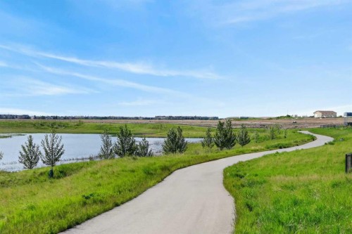 8 Hotchkiss Parade Se, Calgary, AB 