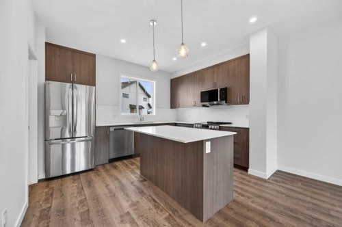 8 Hotchkiss Parade Se, Calgary, AB 