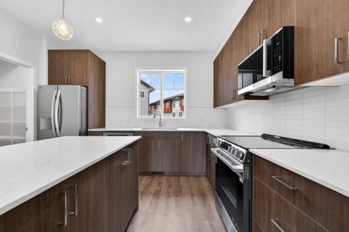 8 Hotchkiss Parade Se, Calgary, AB 