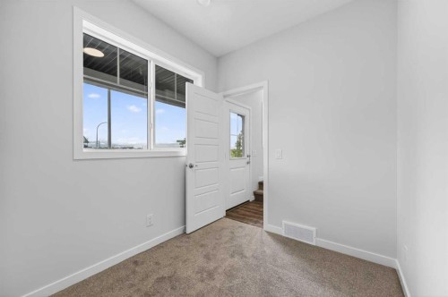 8 Hotchkiss Parade Se, Calgary, AB 