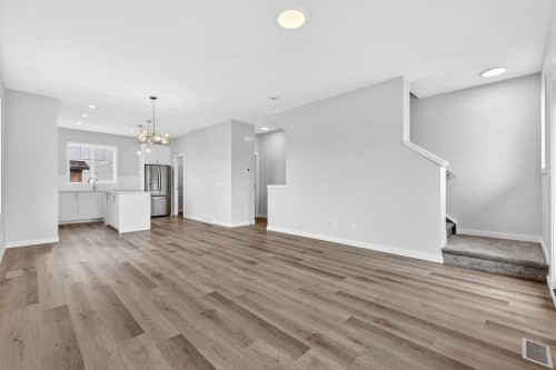 6 Hotchkiss Parade Se, Calgary, AB - Indoor Photo Showing Other Room