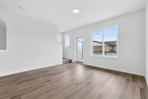 6 Hotchkiss Parade Se, Calgary, AB - Indoor Photo Showing Other Room