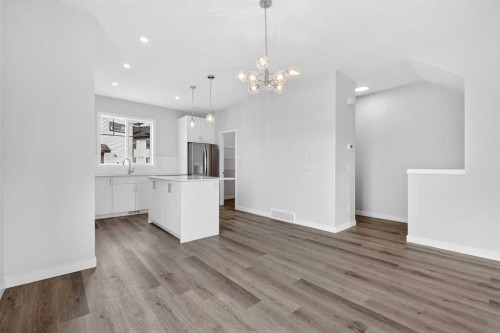 6 Hotchkiss Parade Se, Calgary, AB - Indoor Photo Showing Kitchen
