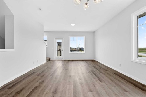 6 Hotchkiss Parade Se, Calgary, AB - Indoor Photo Showing Other Room