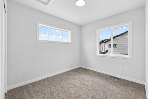 6 Hotchkiss Parade Se, Calgary, AB - Indoor Photo Showing Other Room