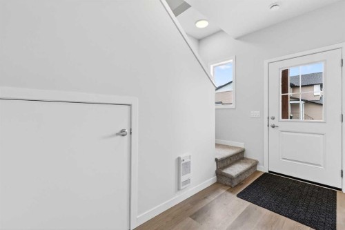 6 Hotchkiss Parade Se, Calgary, AB - Indoor Photo Showing Other Room