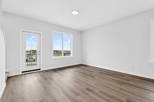 6 Hotchkiss Parade Se, Calgary, AB - Indoor Photo Showing Other Room