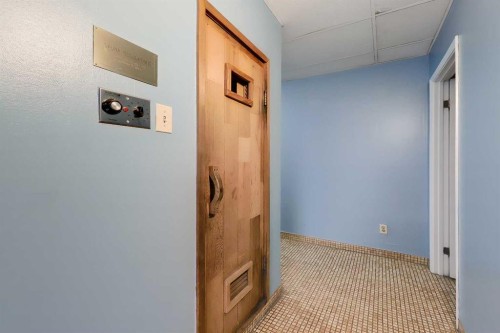 708-718 12 Avenue Sw, Calgary, AB - Indoor Photo Showing Other Room