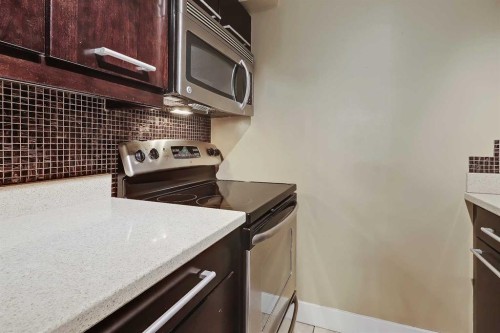 708-718 12 Avenue Sw, Calgary, AB - Indoor Photo Showing Kitchen