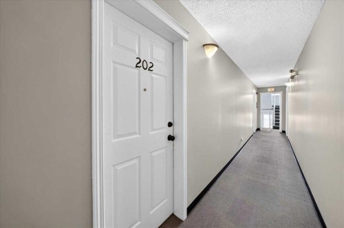 202-6148 Bowness Road Nw, Calgary, AB - Indoor Photo Showing Other Room