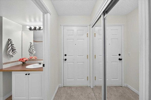 202-6148 Bowness Road Nw, Calgary, AB - Indoor Photo Showing Other Room