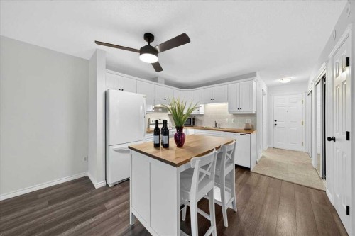202-6148 Bowness Road Nw, Calgary, AB - Indoor Photo Showing Kitchen