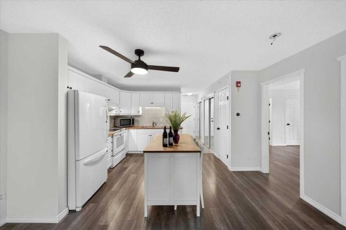 202-6148 Bowness Road Nw, Calgary, AB - Indoor Photo Showing Kitchen