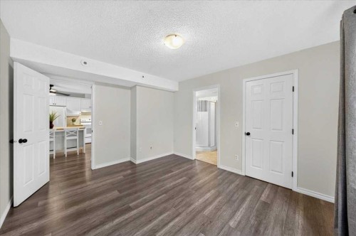 202-6148 Bowness Road Nw, Calgary, AB - Indoor Photo Showing Other Room