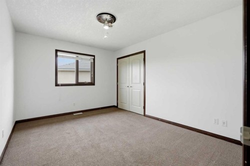 236 Parkmere Court, Chestermere, AB 