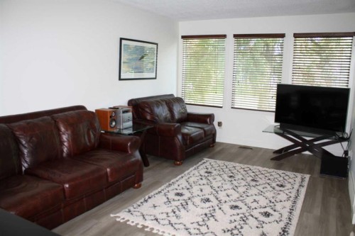 3052 32A Avenue Se, Calgary, AB 