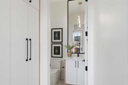 4537 21 Avenue Nw, Calgary, AB 
