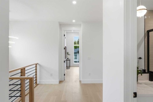 4537 21 Avenue Nw, Calgary, AB 