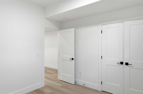4537 21 Avenue Nw, Calgary, AB 