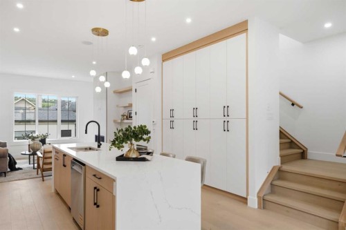 4537 21 Avenue Nw, Calgary, AB 