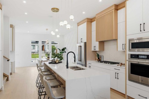 4537 21 Avenue Nw, Calgary, AB 