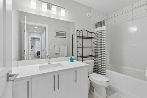 711 Crestridge Common Sw, Calgary, AB 
