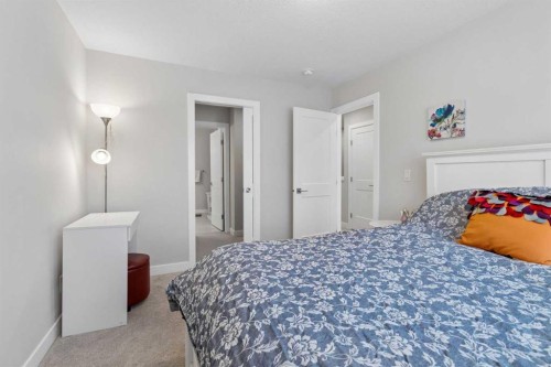 711 Crestridge Common Sw, Calgary, AB 