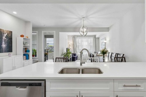 711 Crestridge Common Sw, Calgary, AB 