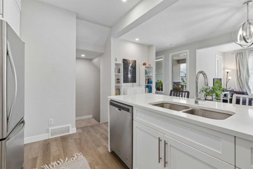 711 Crestridge Common Sw, Calgary, AB 